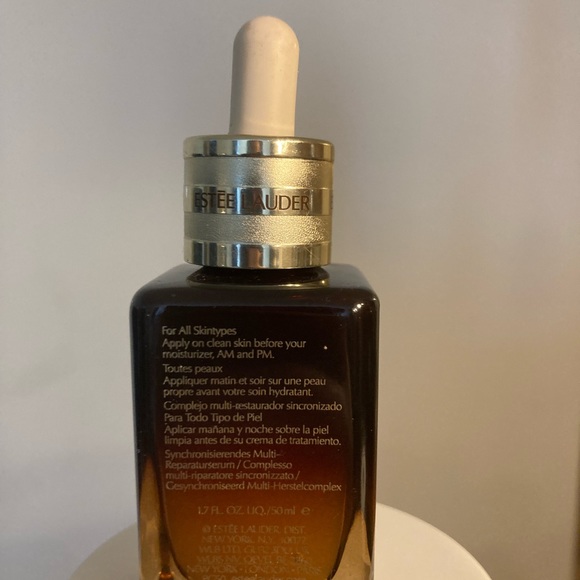 Estée Lauder Advanced Night Repair Serum
Synchronized Multi-Recovery Complex NEW - Picture 6 of 8